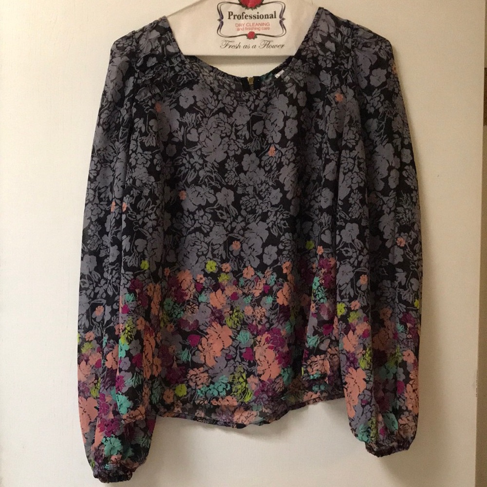 Sheer floral blouse with zipper back. Medium peasant sleeves